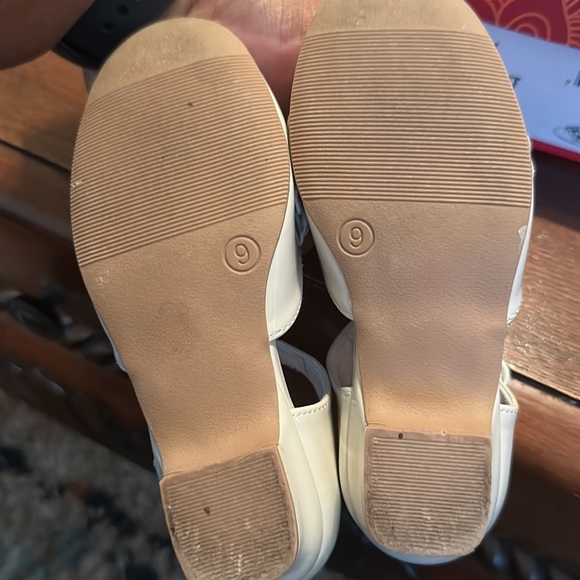 ❌SOLD❌ BONE PATENT DRESS SHOE - Picture 6 of 8